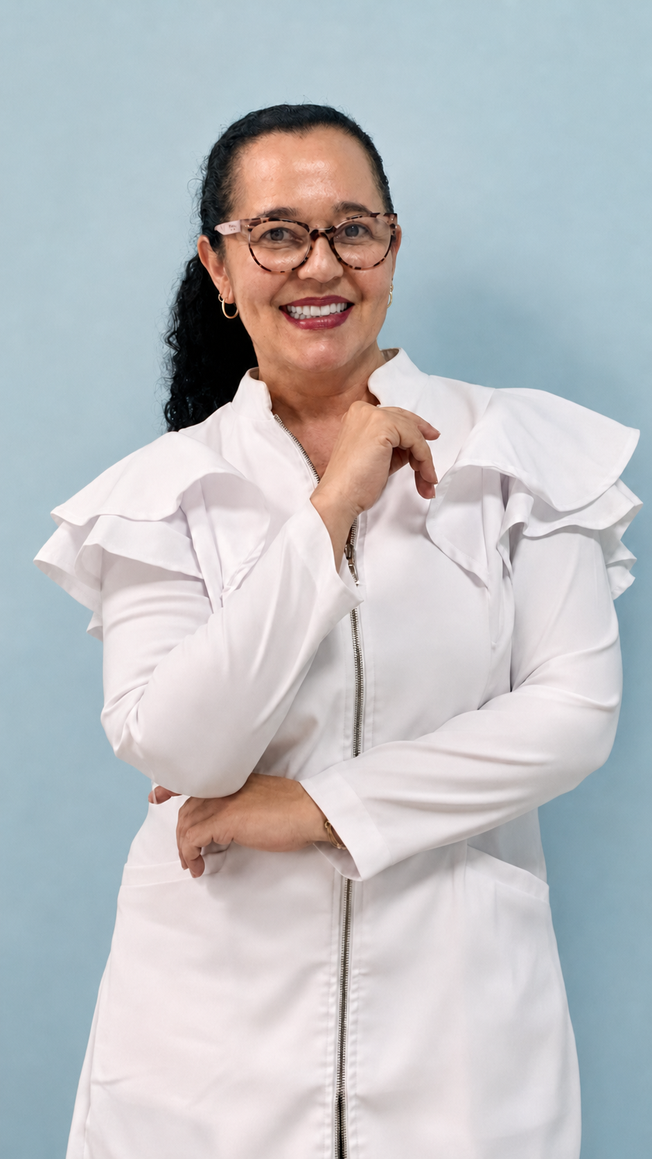 Dra. Maeve Neves sorrindo em retrato profissional